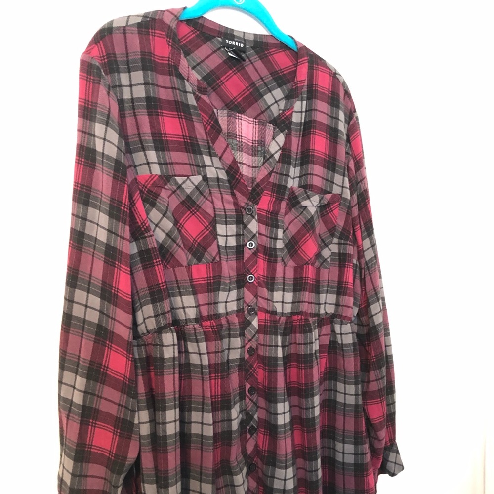 Torrid lightweight tunic top. Size 2, plaid.